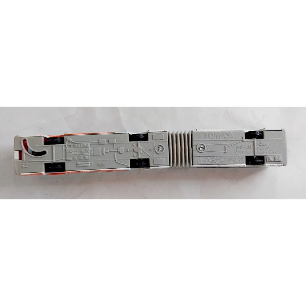 Tomy Tomica L04 Articulated Volvo Airport Limousine Bus Scale 1:100